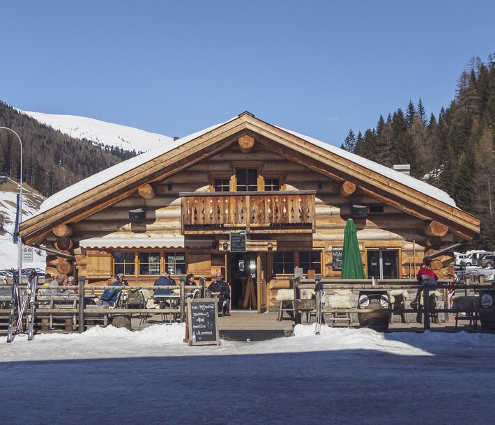 Terrasse des Restaurant Blockhuus Davos an der Talstation am Rinerhorn. | © Davos Klosters Mountains