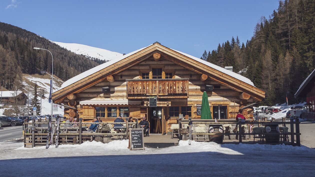 Terrasse des Restaurant Blockhuus Davos an der Talstation am Rinerhorn. | © Davos Klosters Mountains