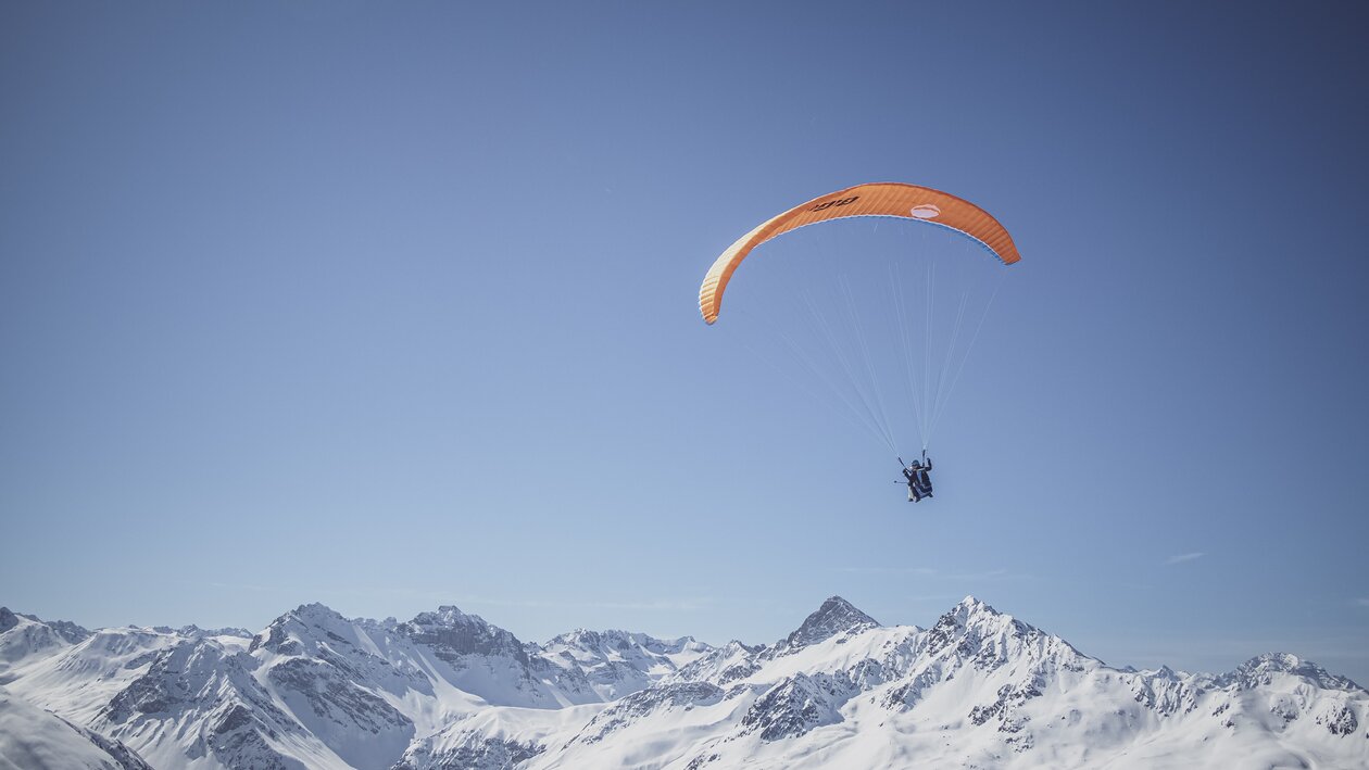 Gleitschirmflieger | © Davos Klosters Mountains 